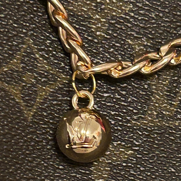 Louis Vuitton Sac Plat tote bag, a classic and versatile "flat bag" design. - Picture 14 of 16